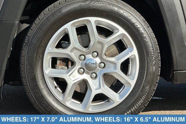 Used 2016 Jeep Renegade Latitude FWD image 29
