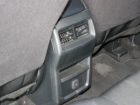 Used 2020 Ford Edge SE image 17