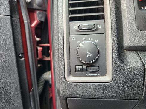 Used 2016 RAM 1500 Express AWD/4WD image 19
