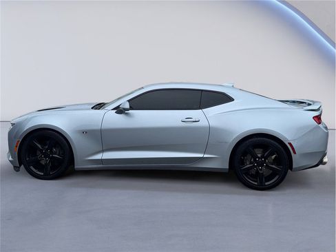 Used 2018 Chevrolet Camaro SS image 3