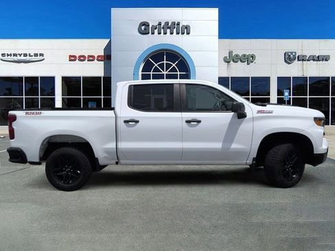 Used 2022 Chevrolet Silverado 1500 Custom Trail Boss AWD/4WD image 3