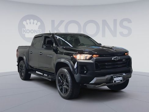 Used 2024 Chevrolet Colorado Trail Boss w/ Technology Package AWD/4WD image 2