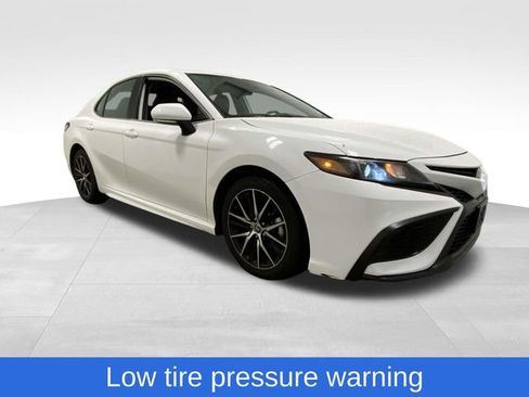 Used 2024 Toyota Camry SE image 6
