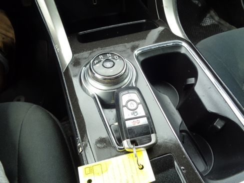 Used 2018 Ford Fusion SE w/ Fusion SE Technology Package image 22