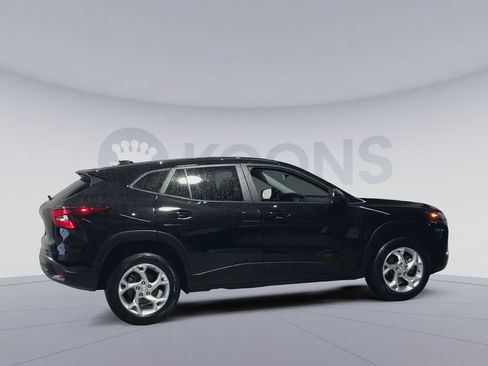 Used 2024 Chevrolet Trax LS w/ LS Convenience Package FWD image 12