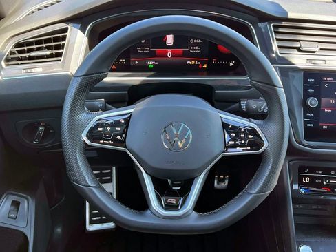 Used 2022 Volkswagen Tiguan SE R-Line image 13
