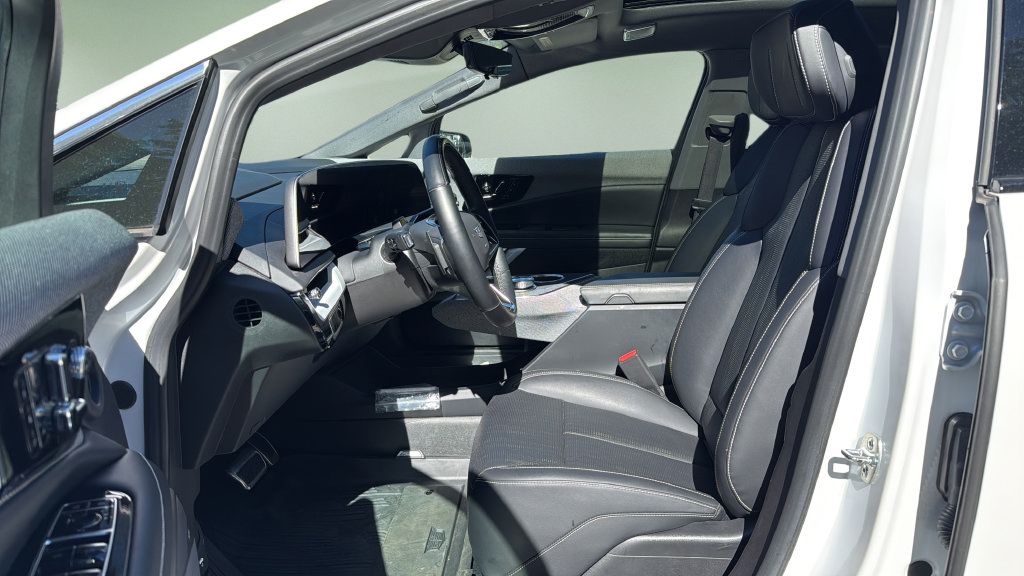 Certified 2025 Cadillac Optiq Luxury 2 w/ LPO, Floor Liner Package AWD/4WD image 19