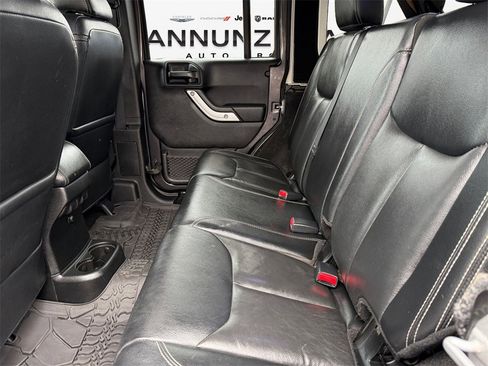 Used 2017 Jeep Wrangler Unlimited Rubicon image 13