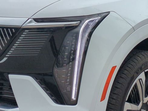 New 2025 Cadillac Escalade IQ Luxury 2 image 17