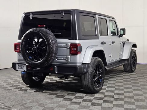Used 2023 Jeep Wrangler Unlimited Sahara w/ Cold Weather Group AWD/4WD image 5