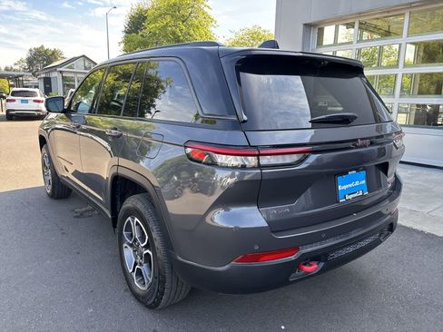 Certified 2022 Jeep Grand Cherokee Trailhawk w/ ADV Protech Group II AWD/4WD image 3