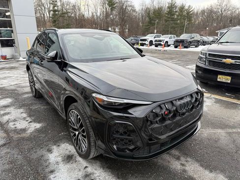 Used 2025 Audi SQ5 Premium Plus w/ Premium Plus Package image 7