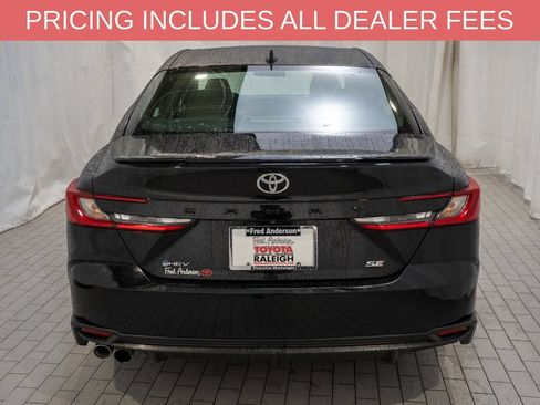 Used 2025 Toyota Camry SE FWD image 4