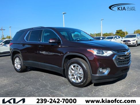 Used 2021 Chevrolet Traverse LT image 2