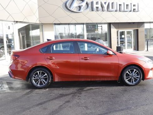 Used 2022 Kia Forte LXS image 2