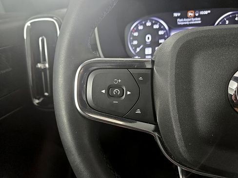 Used 2022 Volvo XC40 T4 R-Design image 23