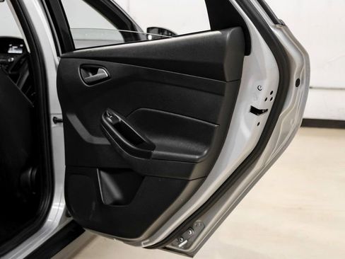 Used 2018 Ford Focus SE image 48