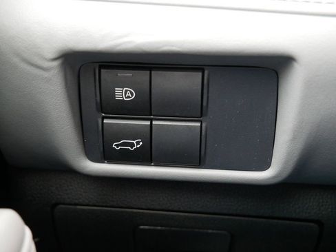 Used 2022 Toyota Highlander XLE AWD/4WD image 28
