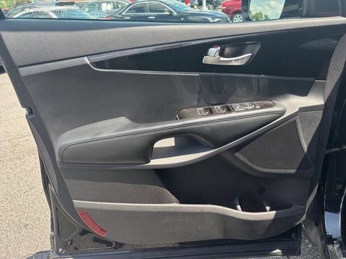 Used 2018 Kia Sorento LX AWD/4WD image 9