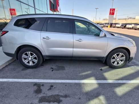 Used 2015 Chevrolet Traverse LT image 4