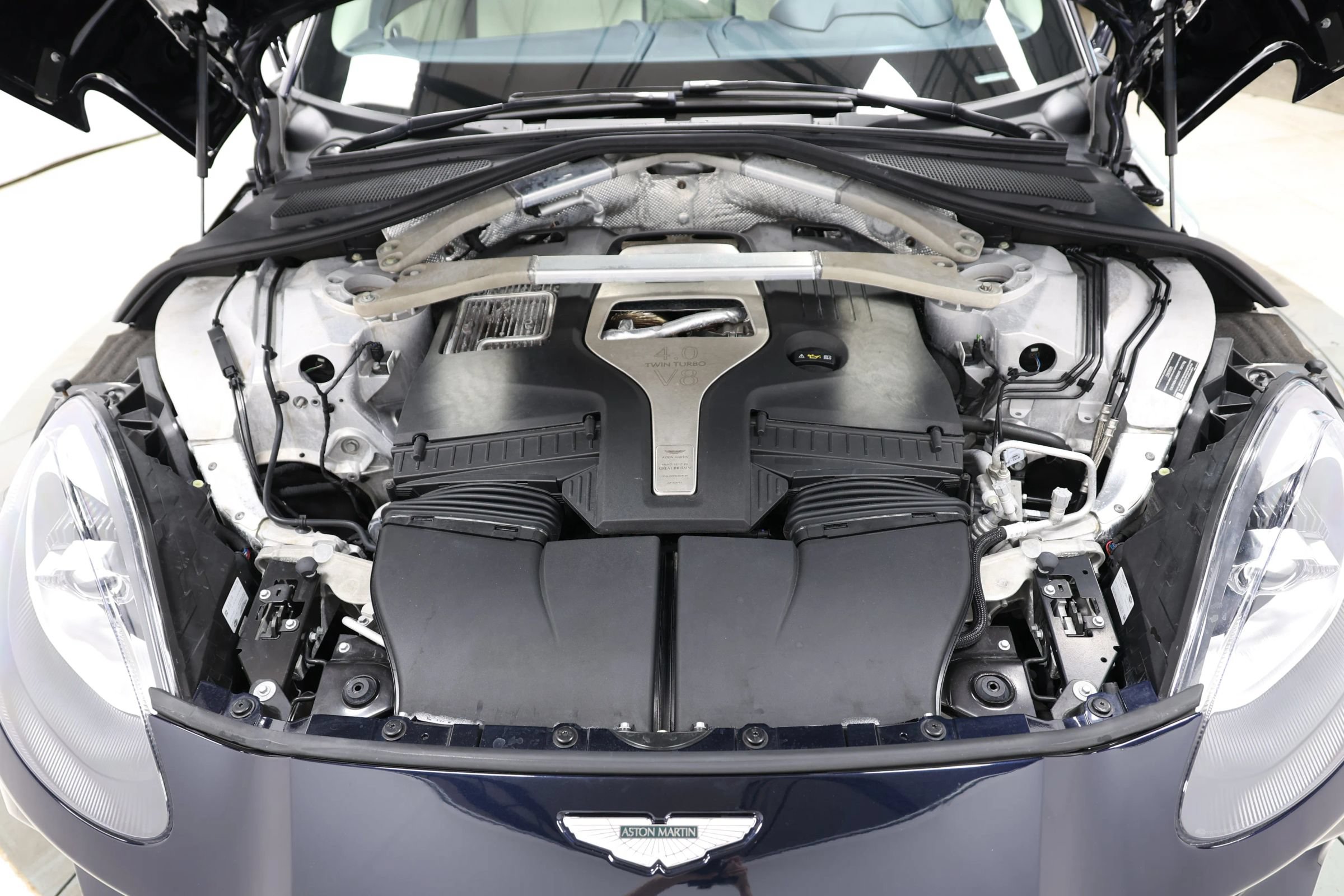 Used 2021 Aston Martin DBX AWD/4WD image 93