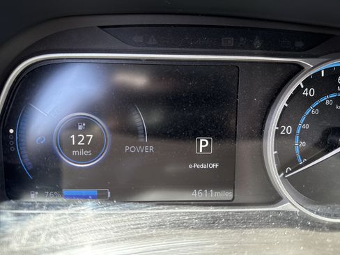 Certified 2025 Nissan Leaf S FWD image 5