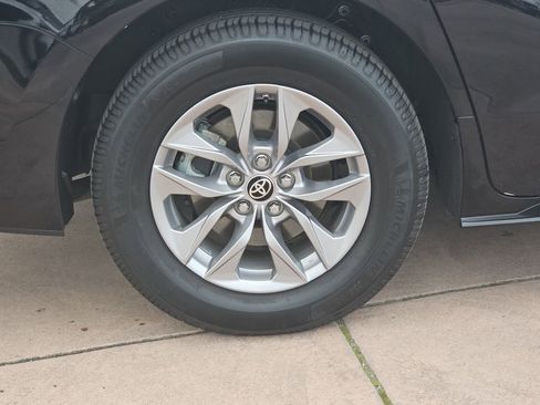 Used 2022 Toyota Sienna XLE image 39