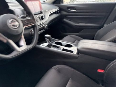 Used 2024 Nissan Altima 2.5 SV image 25