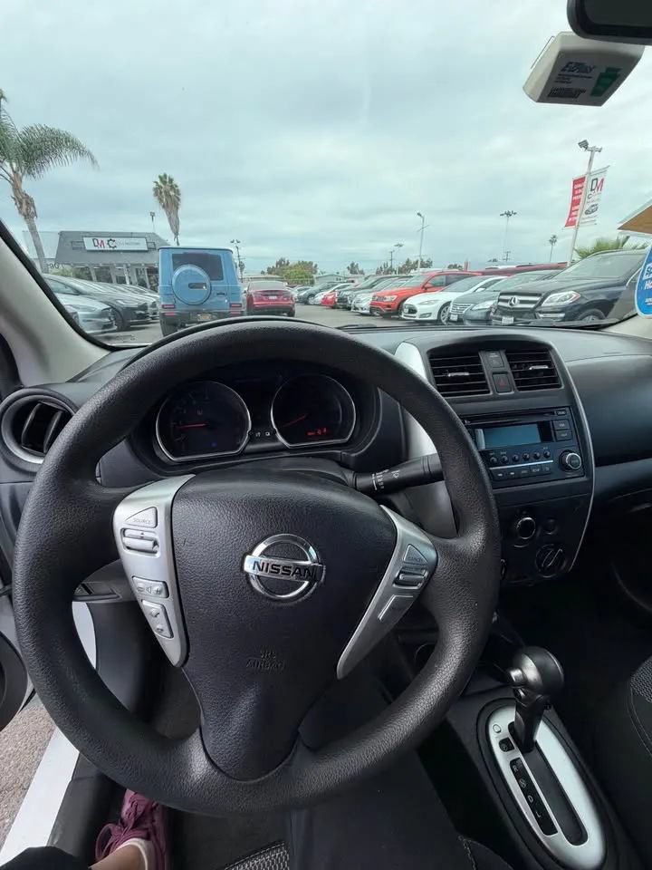 Used 2015 Nissan Versa SV FWD image 5