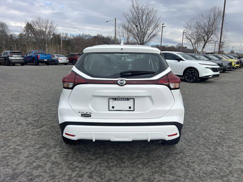 Certified 2021 Nissan Kicks S image 6