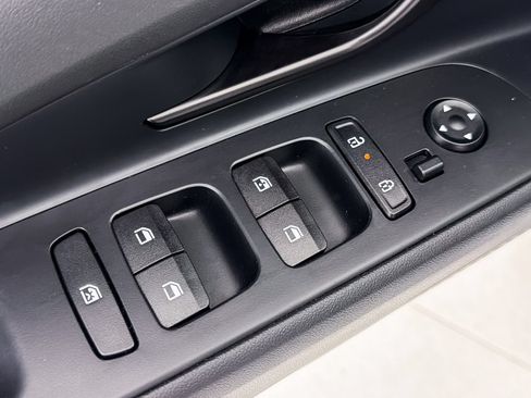 Used 2025 Hyundai Elantra Sport FWD image 17