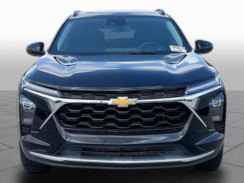 Used 2025 Chevrolet Trax LT w/ LT Convenience Package FWD image 4