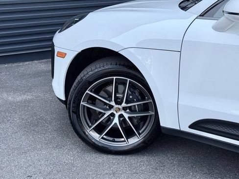 Certified 2026 Porsche Macan AWD/4WD image 12