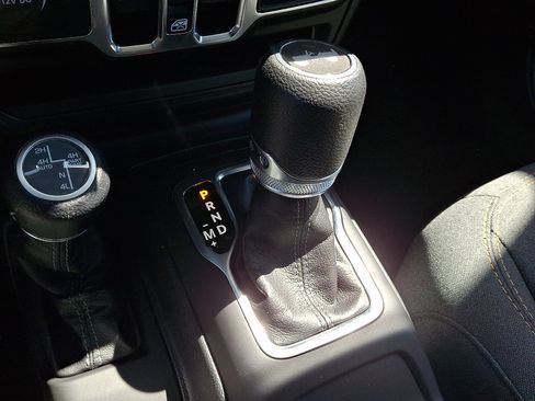 Used 2024 Jeep Wrangler Unlimited w/ Convenience Group AWD/4WD image 14