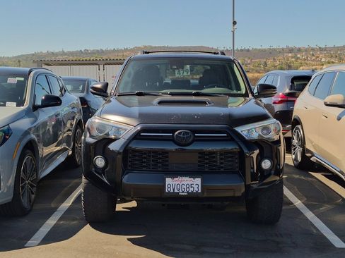 Used 2020 Toyota 4Runner Venture w/ Moonroof Package AWD/4WD image 3