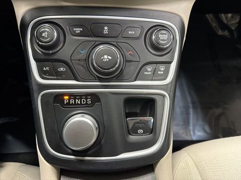 Used 2016 Chrysler 200 Limited w/ Convenience Group image 17