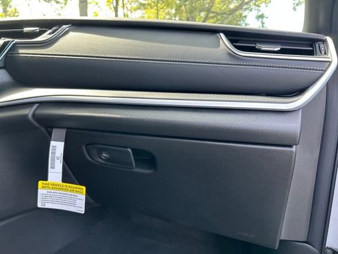 New 2025 Jeep Grand Cherokee Altitude image 27