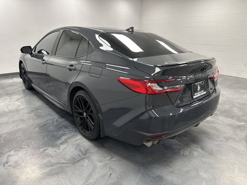 Used 2025 Toyota Camry SE image 9