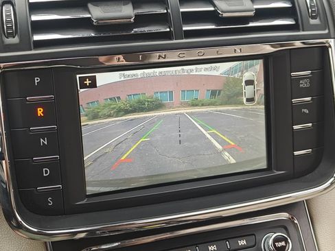 Used 2018 Lincoln Continental Select w/ Continental Climate Package image 45