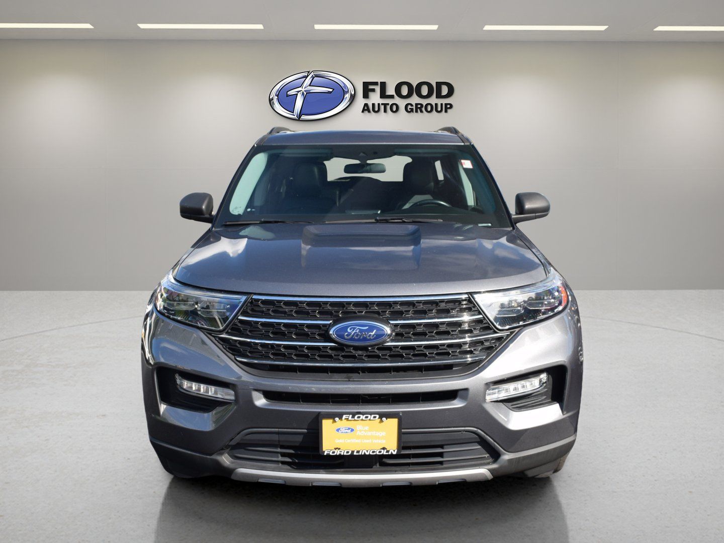 Used 2022 Ford Explorer XLT w/ Equipment Group 202A AWD/4WD image 2