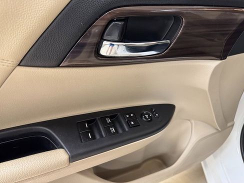 Used 2017 Honda Accord EX image 7