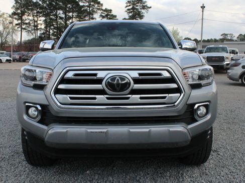 Used 2018 Toyota Tacoma Limited image 4