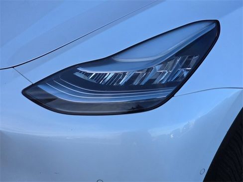 Used 2021 Tesla Model Y Long Range image 33