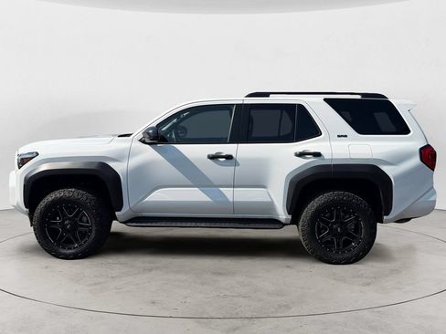 Used 2025 Toyota 4Runner SR5 AWD/4WD image 8