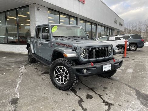 Used 2025 Jeep Gladiator Rubicon w/ Convenience Group image 3