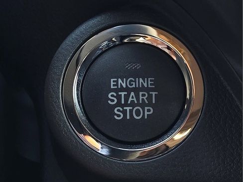 Used 2025 Subaru Forester Premium image 17