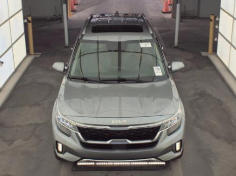 Used 2022 Kia Seltos SX w/ Sunroof Package AWD/4WD image 2