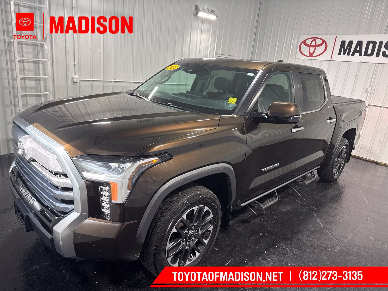 Used 2024 Toyota Tundra Limited w/ Power Package AWD/4WD image 1