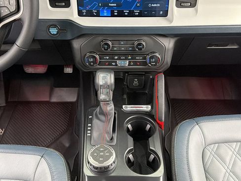 Used 2026 Ford Bronco Heritage Edition AWD/4WD image 32