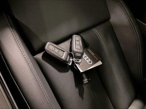 Used 2025 Audi Q6 e-tron Premium Plus w/ Premium Plus image 11